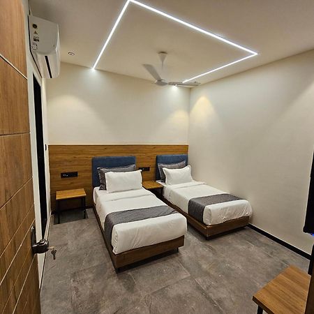 Hotel Nova Palm Rajkot Exterior foto