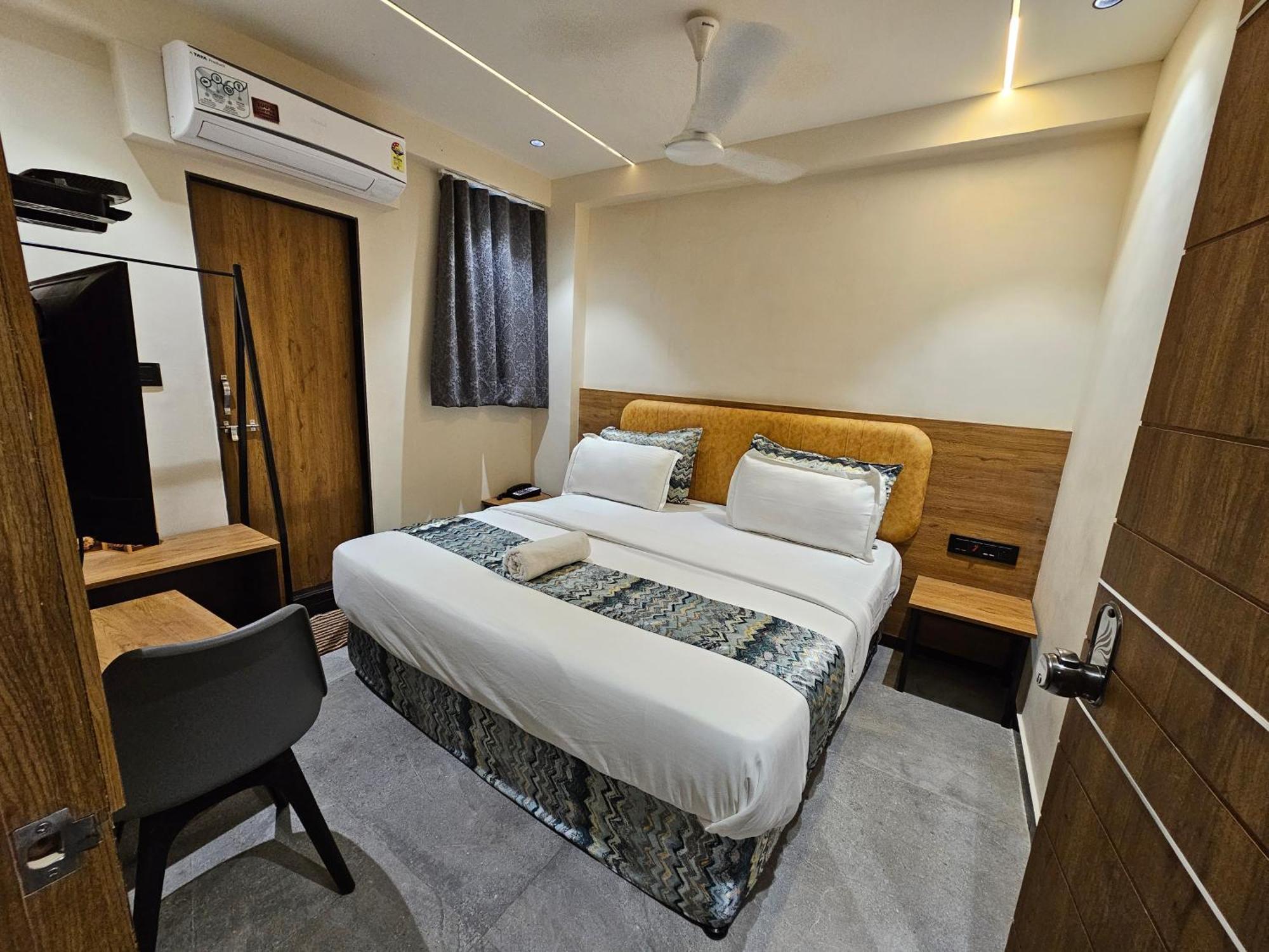 Hotel Nova Palm Rajkot Exterior foto